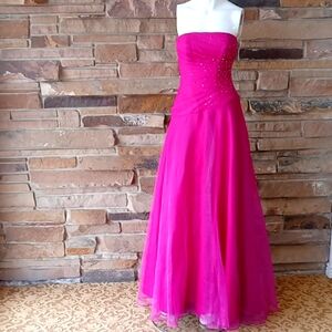 Raylia designs size 6 prom dress